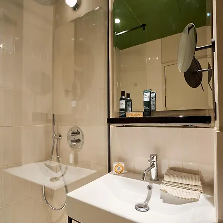 6 Vh Hotel