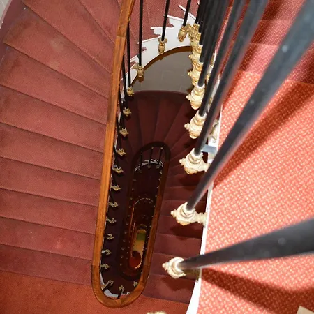 6 Vh Hotel