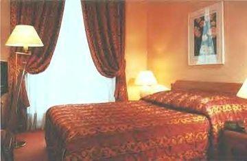 Royal Elysées Hotel 4*